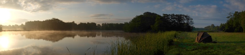 Prachtige ochtend aan het water