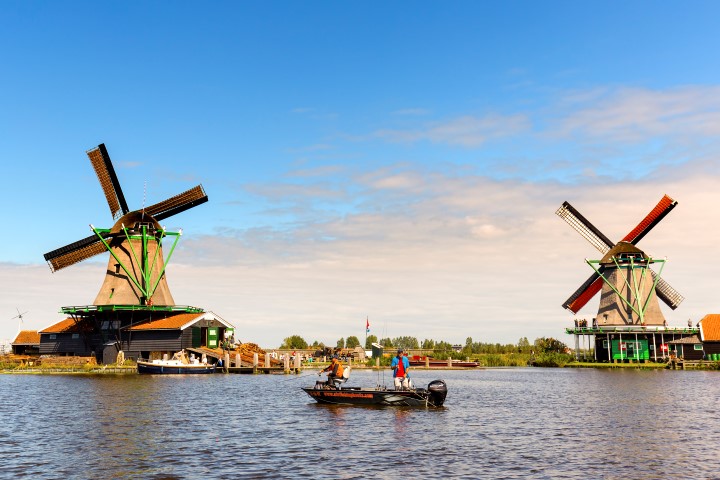 Boat fishing in the Zaan