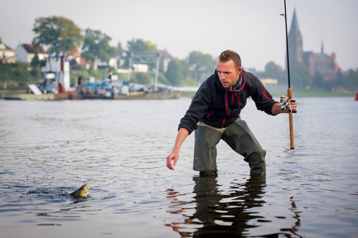 Baars drillen in de Maas