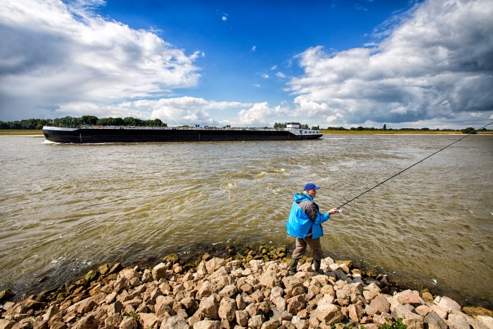 Fishing in the hard current