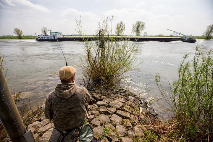 Big ship in de IJssel